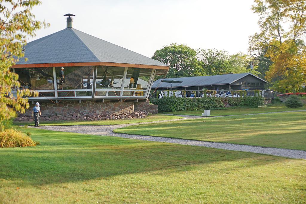Killarney Mountain Lodge Exterior photo